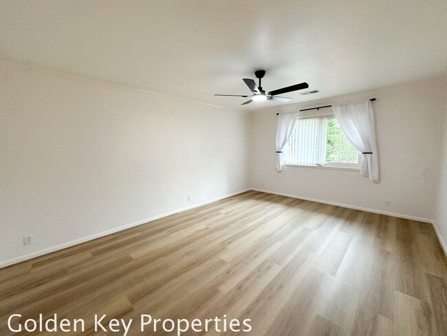 Building Photo - Beautiful home on a private, quiet street in Vista!