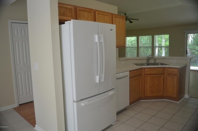 Building Photo - 545 Prosperity Lake Dr