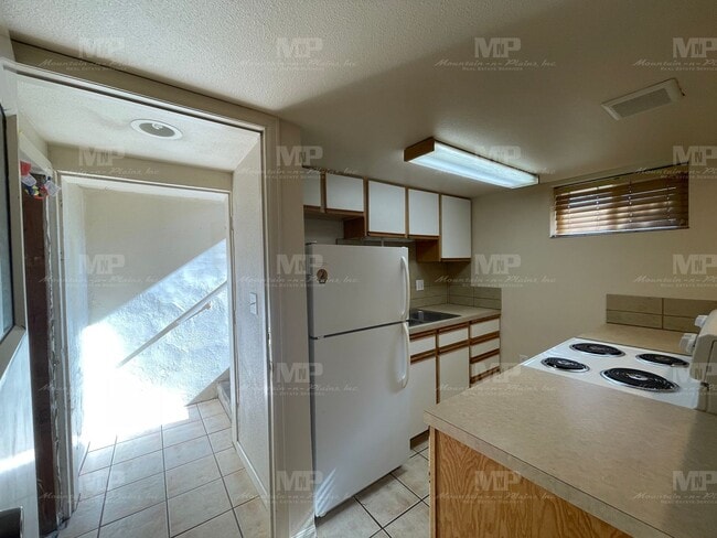 Building Photo - 511 1/2 S Grant Ave