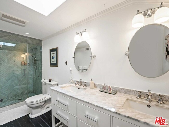 Building Photo - 2898 Woodwardia Dr