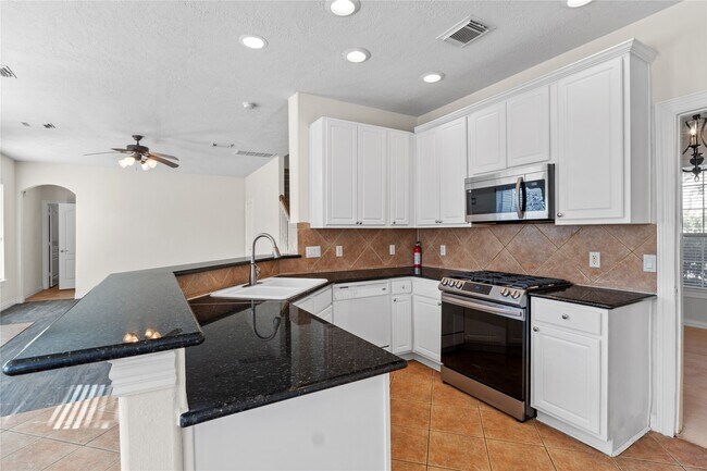 Building Photo - 11130 Fairway Dr