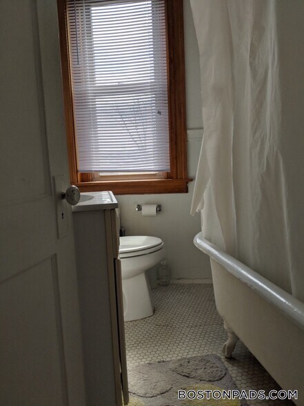 Building Photo - 97 Hancock St