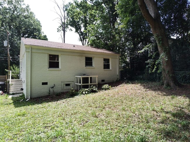 Building Photo - Move-in ready Ranch Style Home Located in ...