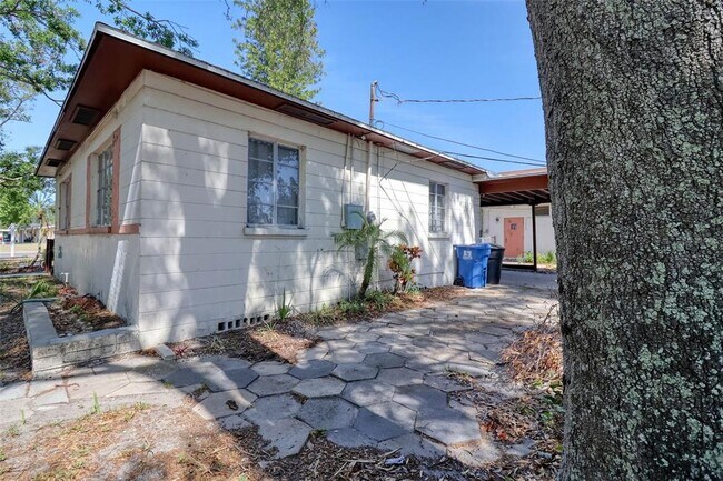 Building Photo - 4845-4825 25th Ave N