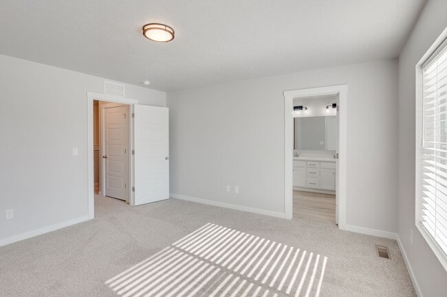 Building Photo - Baraya Townhomes: Modern Townhomes for Rent in Meridian, ID