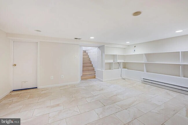 Building Photo - 2957 Strathmeade St