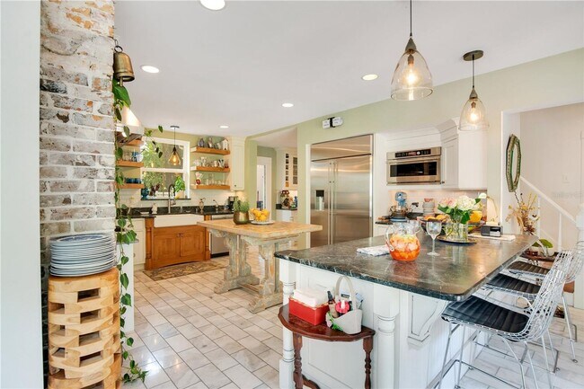 Building Photo - Queen Anne Victorian Estate