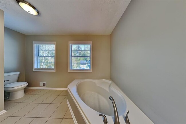 Building Photo - 2020 Hunters Trail Dr