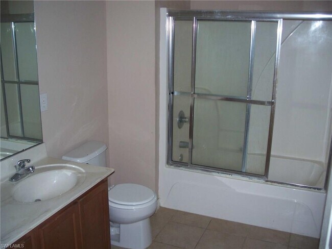 Building Photo - 216 NW 26th Ave