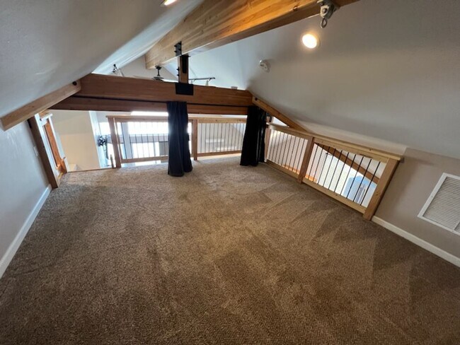 Building Photo - 215 W Whitman St