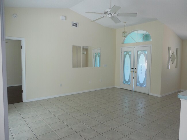 Building Photo - 5592 W Woodside Dr