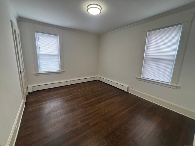 Building Photo - 160 Elm St