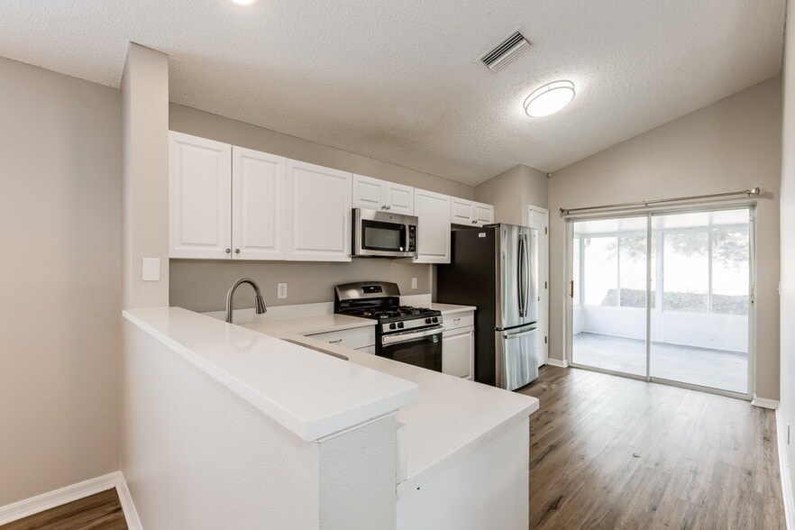 Building Photo - 810 Cape Cod Cir