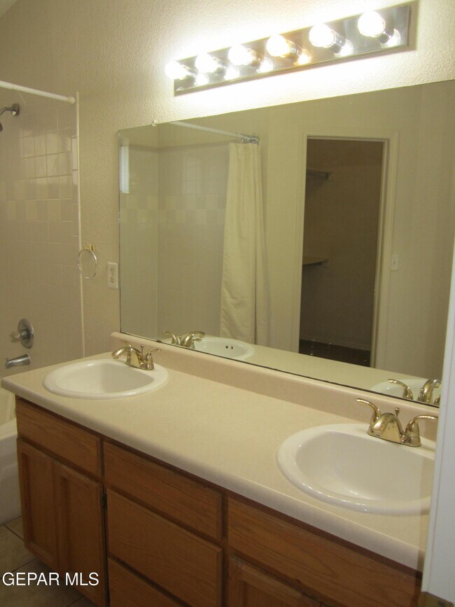 Building Photo - 6572 Dakota Ridge Dr