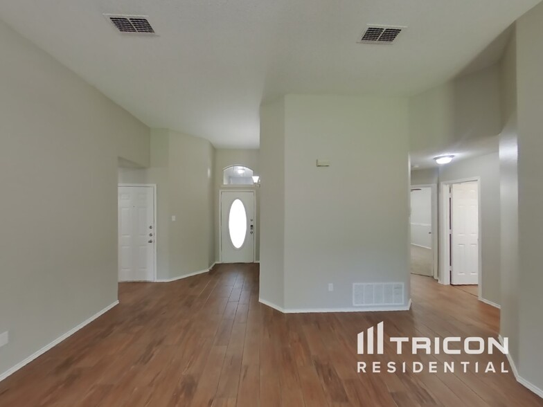 Building Photo - 2520 Clovermeadow Dr