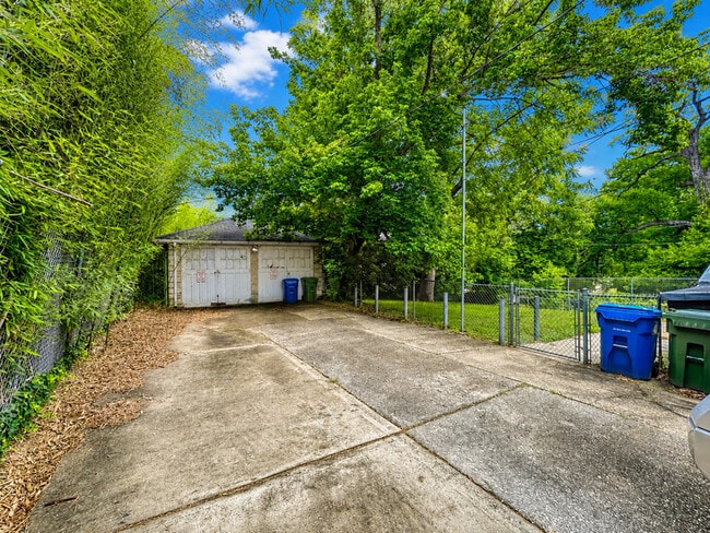Building Photo - 516 Beaumont Ave