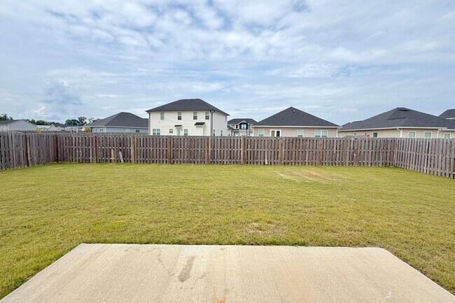 Building Photo - COMING JUNE 2026! (Small Pet Only)