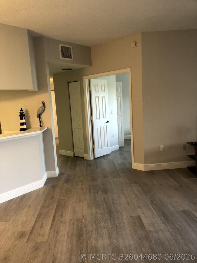 Building Photo - 3023 Alcazar Pl
