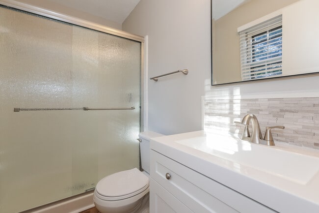 Building Photo - 5117 Chestnut Lake Dr