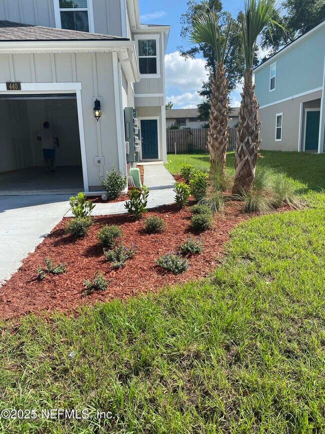 Building Photo - 7652 Legacy Trl