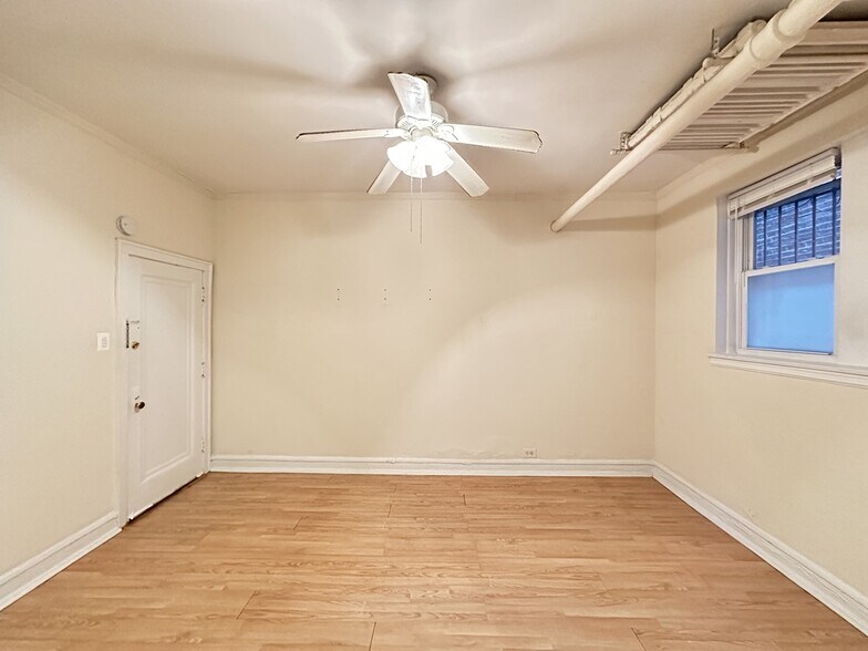 Building Photo - 2832 N Burling St