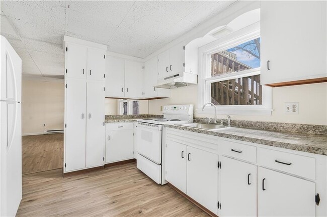 Building Photo - 3421 Pawtucket Ave