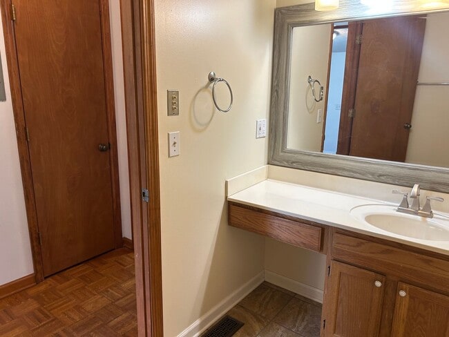 Building Photo - 2 Bedroom, 1 Bath One Level Blountville