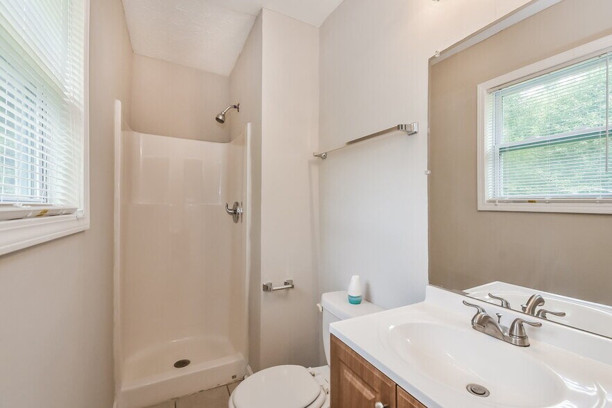 Building Photo - 8888 Northview Dr