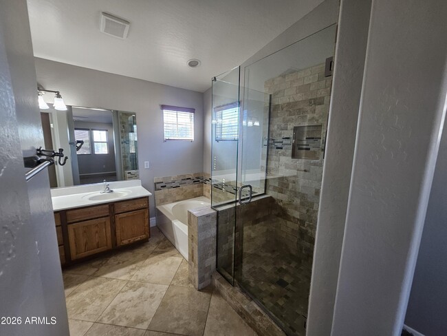 Building Photo - 3936 E Minton St