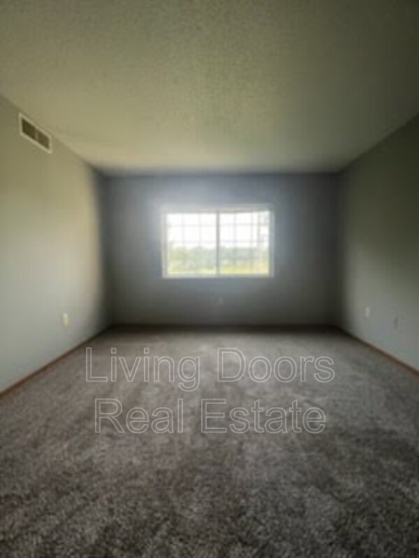 Building Photo - 607 S Washington St