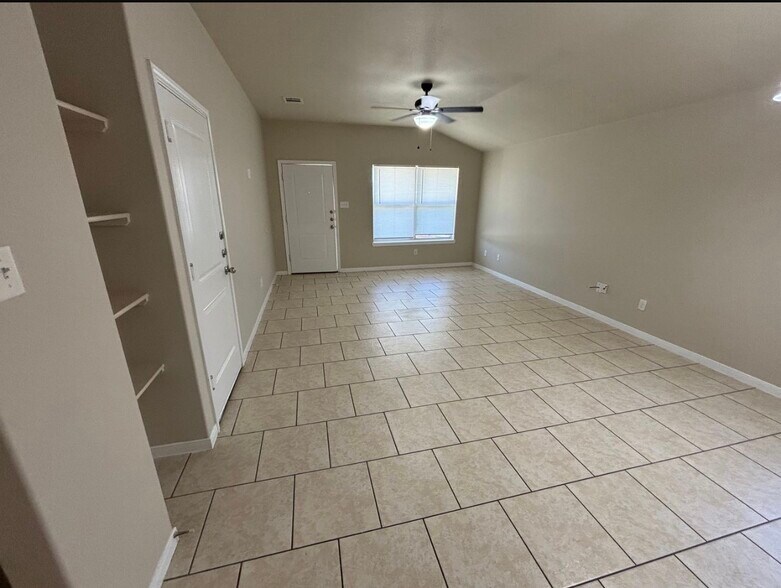 Building Photo - 4304 Ivory Ln