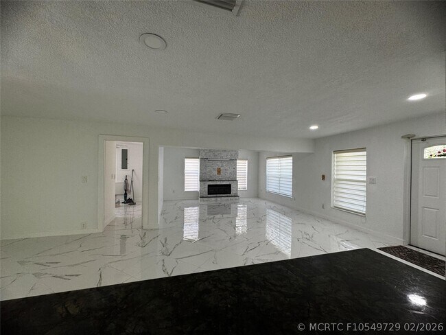 Building Photo - 4250 NW 9th Ct