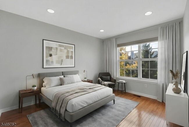 Building Photo - 107 Gladstone Dr