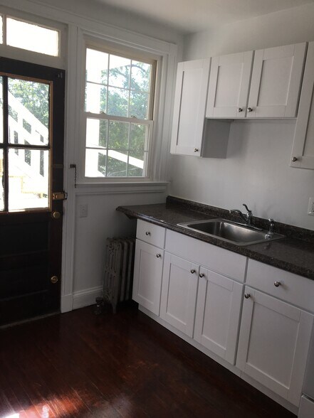 Building Photo - 4135 Roland Ave
