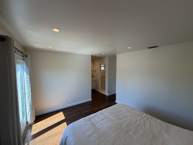 Building Photo - "Charming Walnut Creek Retreat: Spacious 4-Bedroom Home with Elegant Granite Kitchen, Cozy Firepl...