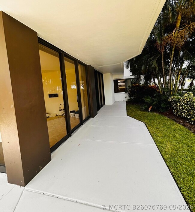 Building Photo - 108 Lakeshore Dr