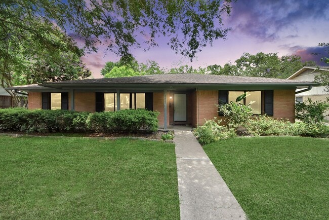 Building Photo - 4422 Nenana Dr