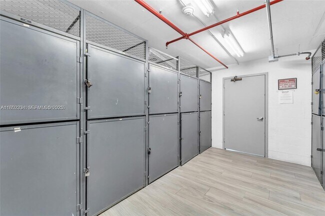 Building Photo - 17021 N Bay Rd