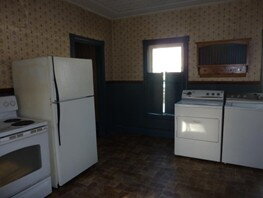 Building Photo - Charming 1 bedroom on 2nd floor of 2 famil...