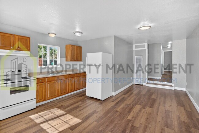 Building Photo - 3647 18th Ave