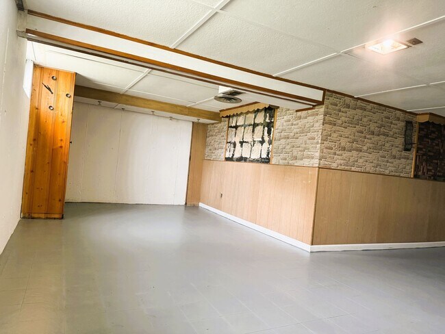 Building Photo - Adorable 3 bedroom 1 bath home!