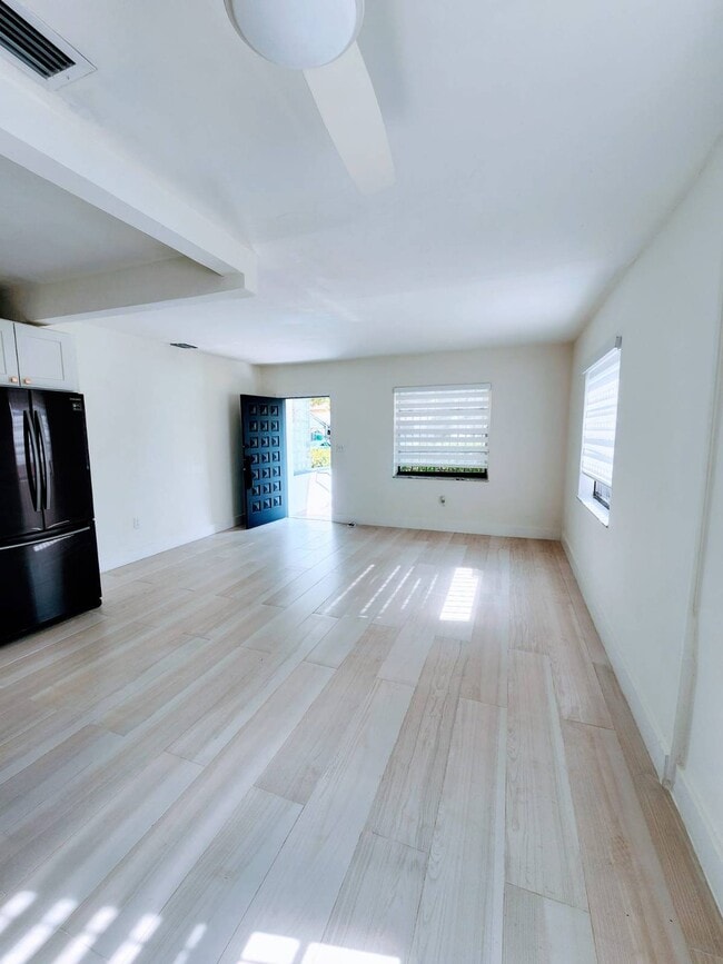 Building Photo - 3219 SW 25th Ter