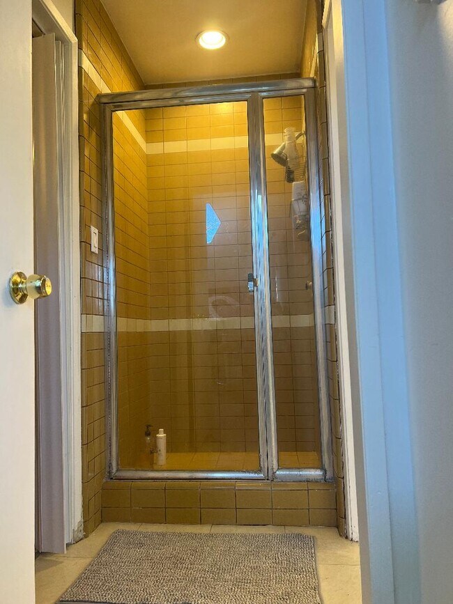 Building Photo - 4401 Willens Ave