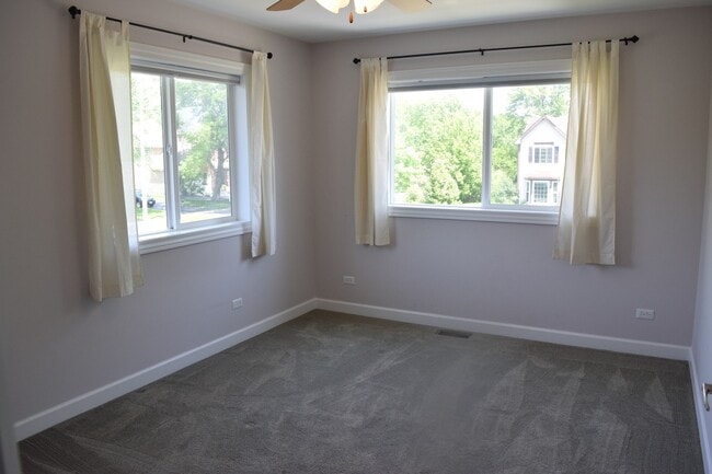 Building Photo - 900 Ashford Ln