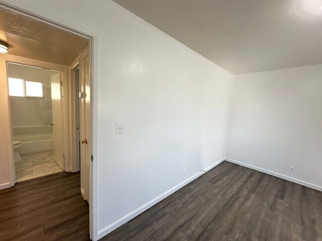 Building Photo - 3408