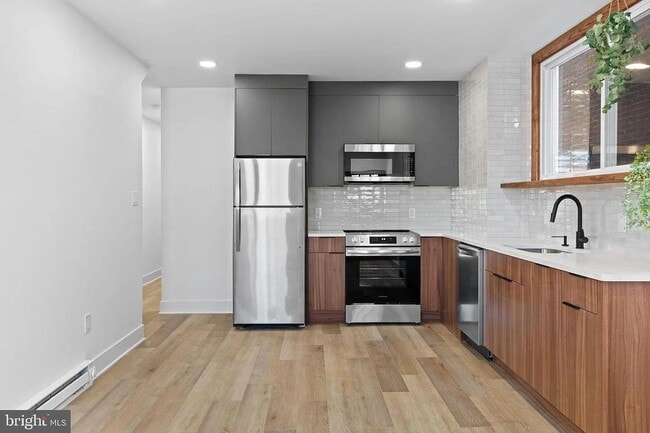 Building Photo - 1502 S 52nd St