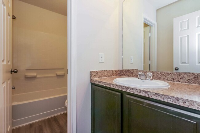 Building Photo - 6222 Brenwood Cir