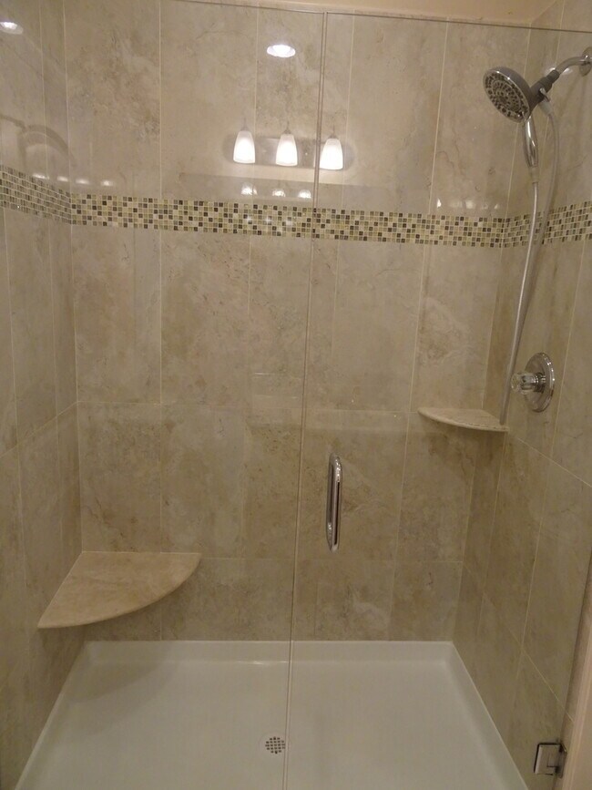 Building Photo - 802 Braemar Creek