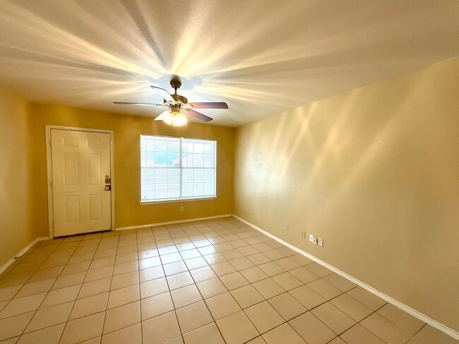 Building Photo - **APPLICATION RECEIVED** **MOVE IN SPECIAL** Charming 3-Bed, 2-Bath Home with Fenced Yard – Pet F...
