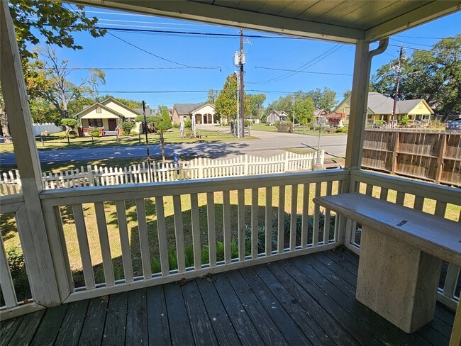 Building Photo - 5118 Pine Ave